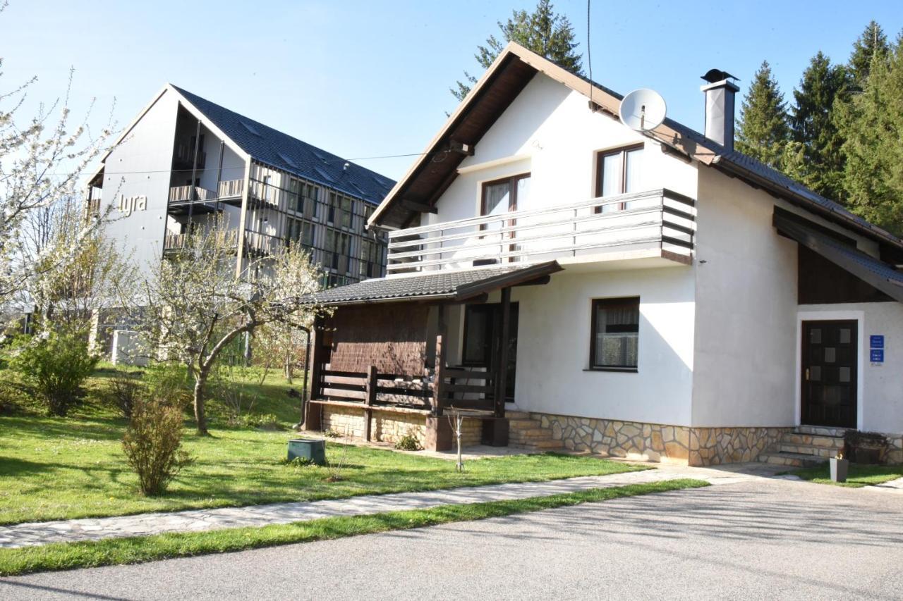 Apartment Bobic Licko Petrovo Selo ภายนอก รูปภาพ