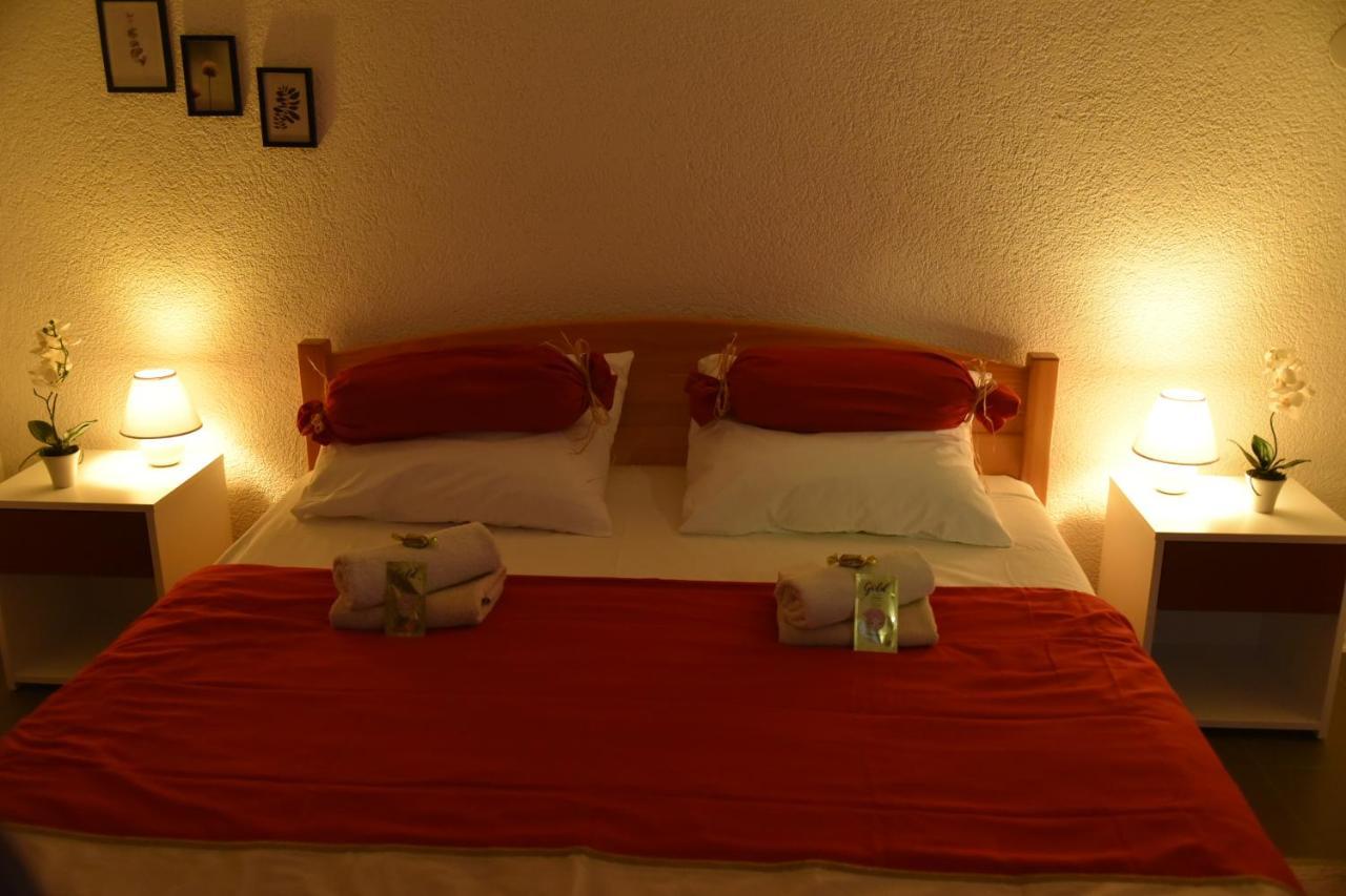 Apartment Bobic Licko Petrovo Selo ภายนอก รูปภาพ