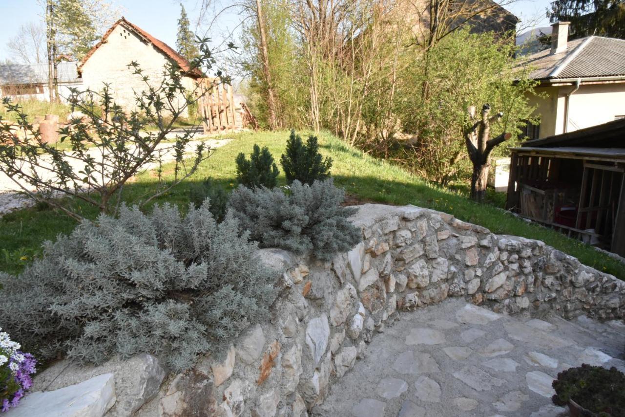 Apartment Bobic Licko Petrovo Selo ภายนอก รูปภาพ