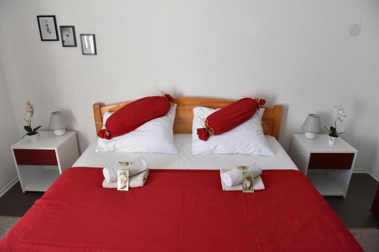 Apartment Bobic Licko Petrovo Selo ภายนอก รูปภาพ
