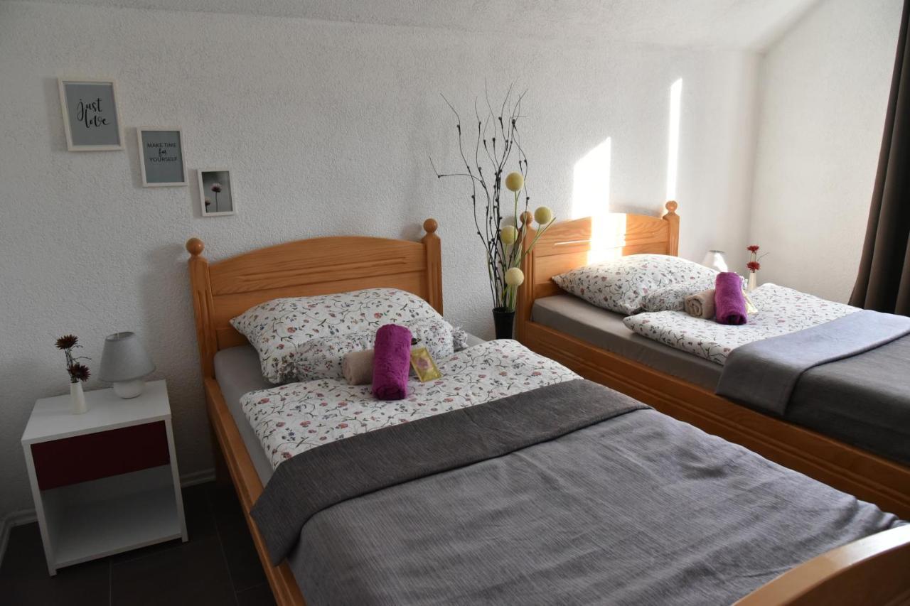 Apartment Bobic Licko Petrovo Selo ภายนอก รูปภาพ