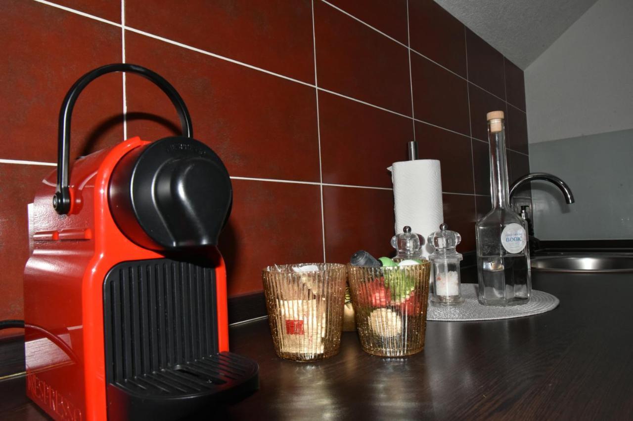 Apartment Bobic Licko Petrovo Selo ภายนอก รูปภาพ