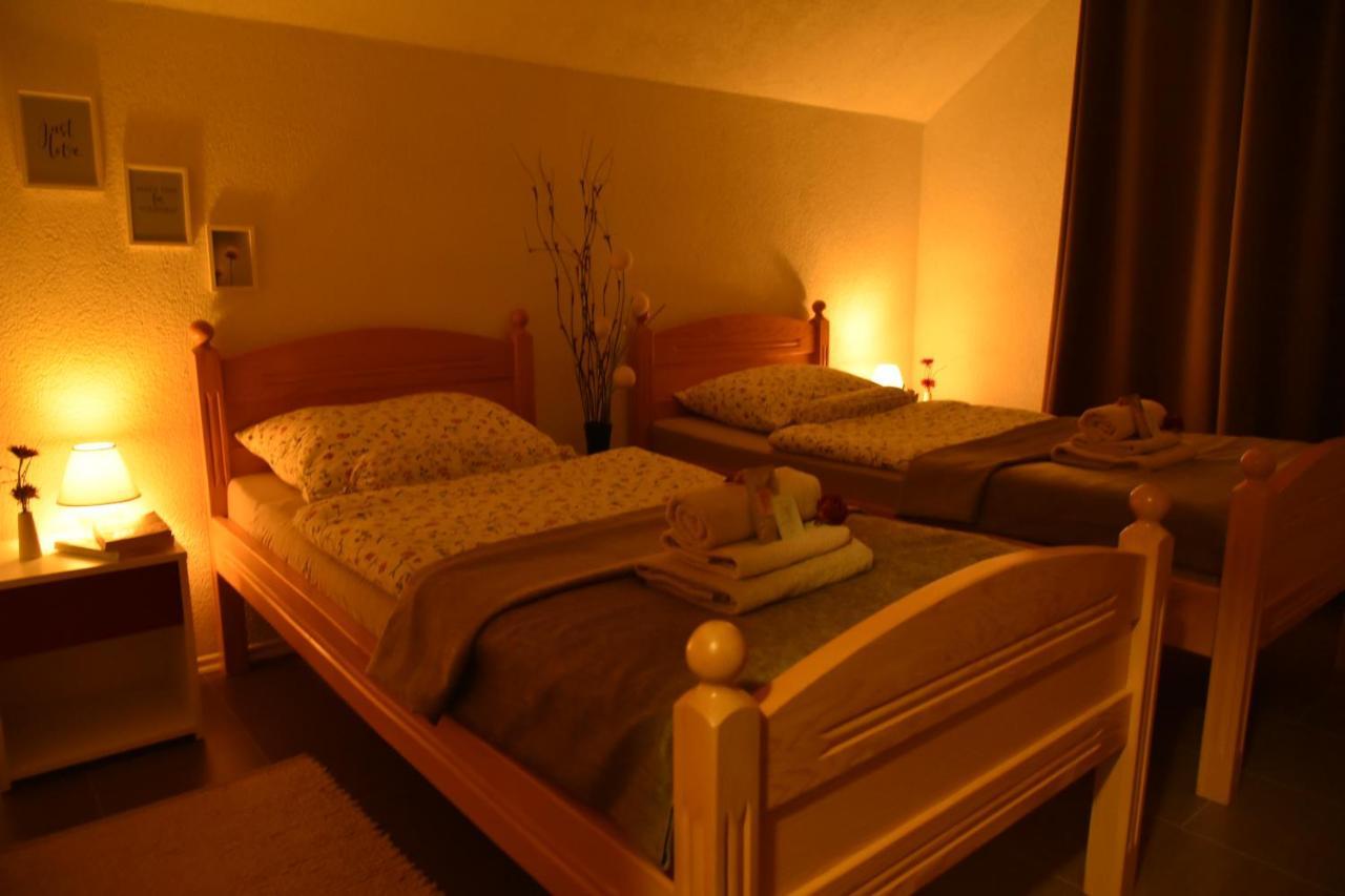Apartment Bobic Licko Petrovo Selo ภายนอก รูปภาพ
