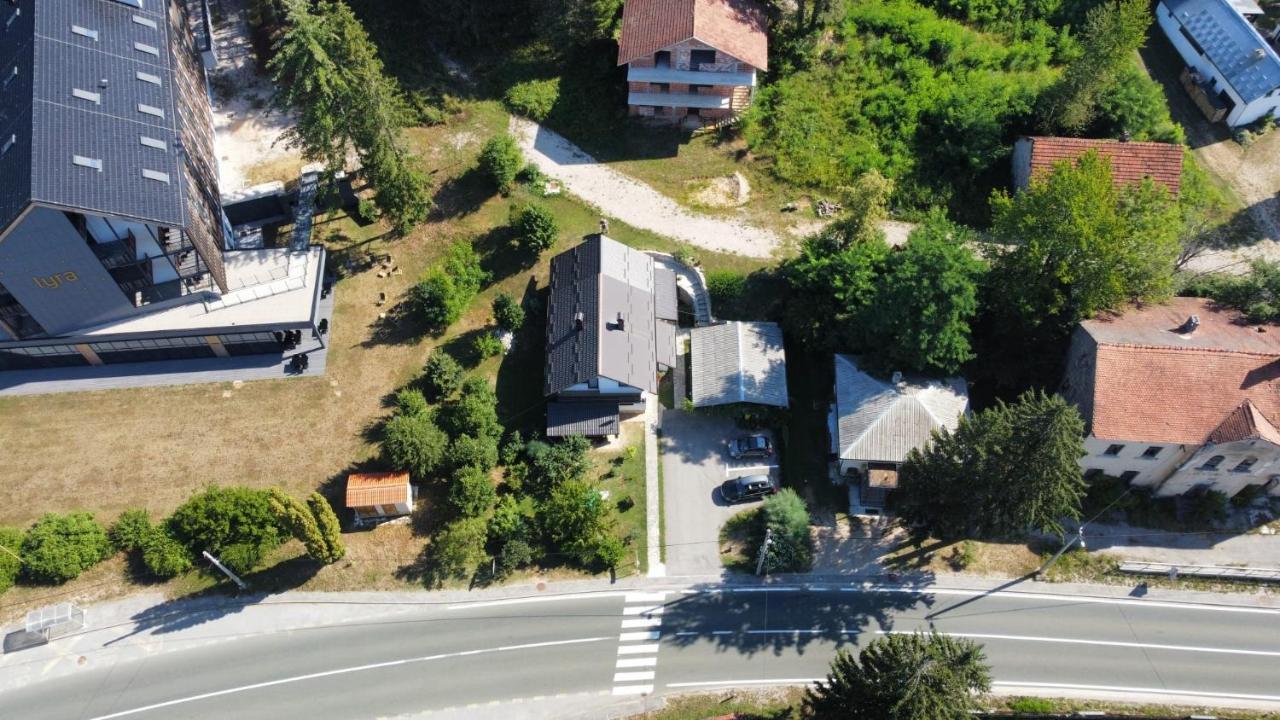Apartment Bobic Licko Petrovo Selo ภายนอก รูปภาพ
